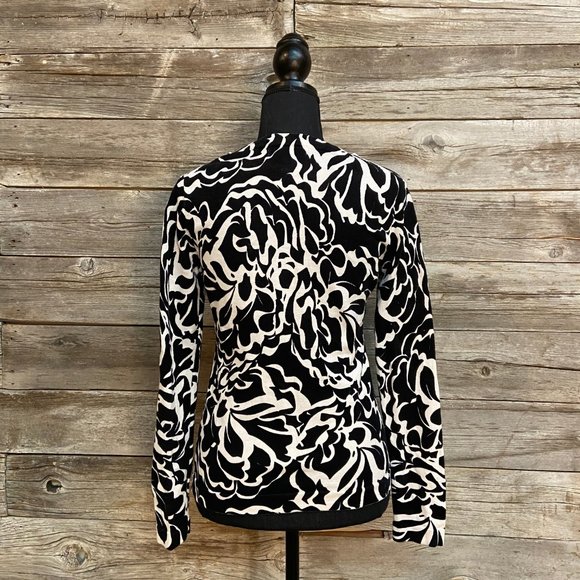 ✨🖤Banana Republic Black and White Cardigan🖤✨ - Picture 3 of 6